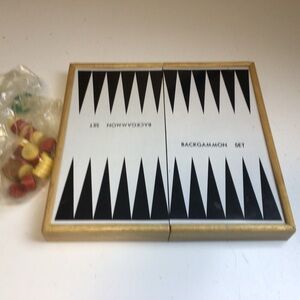 Classic Backgammon Set - Black and White